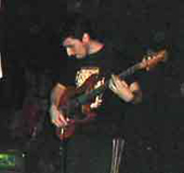 Nicolás Ojeda - bajo